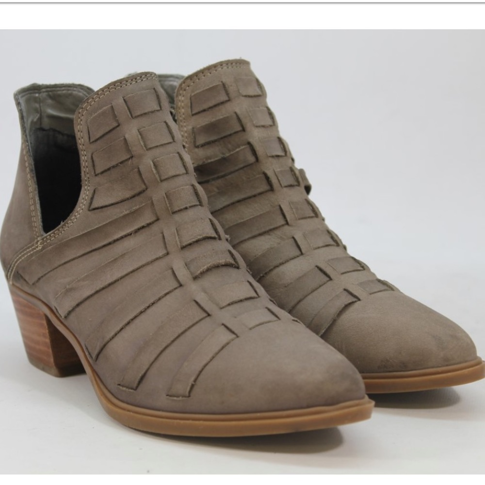 NEW Steven by Steve Madden Suede Ankle Boot Nubuck Suede in Taupe Size 6